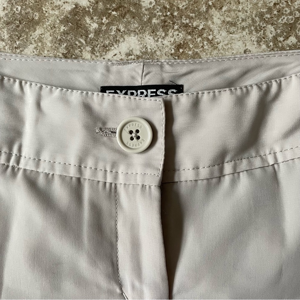 Express shorts size 2 tan colored, golf/tennis/etc - Picture 2 of 4